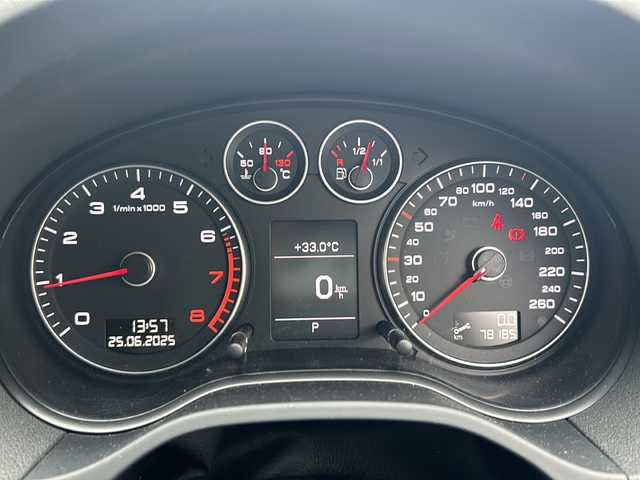 アウディ Ａ３ スポーツバック 1．4 TFSI 福井県 2009(平21)年 7.9万km 白 純正HDDナビゲーション/(CD/DVD/FM/AM)/フルセグテレビ/キーレスキー/スペアキー/保証書/取扱説明書/純正HIDヘッドライト/オートライト/フォグランプ/ステラリングスイッチ/純正フロアマット/バックカメラ/電動格納ミラー/純正17インチアルミホイール