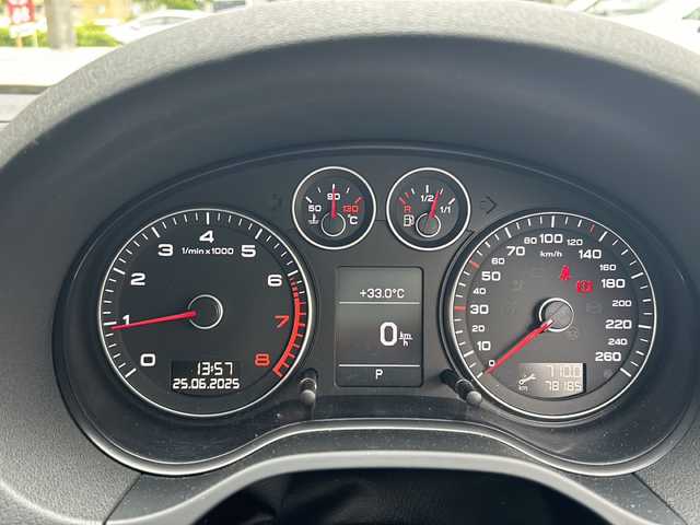 アウディ Ａ３ スポーツバック 1．4 TFSI 福井県 2009(平21)年 7.9万km 白 純正HDDナビゲーション/(CD/DVD/FM/AM)/フルセグテレビ/キーレスキー/スペアキー/保証書/取扱説明書/純正HIDヘッドライト/オートライト/フォグランプ/ステラリングスイッチ/純正フロアマット/バックカメラ/電動格納ミラー/純正17インチアルミホイール