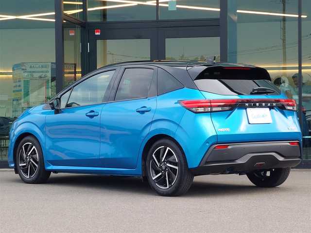 日産 ノート X 東京都 2022(令4)年 4.1万km ビビットブルー / スーパーブラック 2トーン 純正ナビ/【AM/FM/フルセグTV/USB/BT/HDMI/AppleCarPlay】/プロパイロット/寒冷地仕様/・シートヒーター/・ステアリングヒーター/アラウンドビューモニター/デジタルインナーミラー/純正16インチAW/ステアリングスイッチ/純正LEDヘッドライト/オートライト/オートハイビーム/ヘッドライトレベライザー/ETC2.0/衝突被害軽減ブレーキ/LKA/コーナーセンサー/スマートキー×２/ドライブレコーダー/純正フロアマット/純正ドアバイザー
