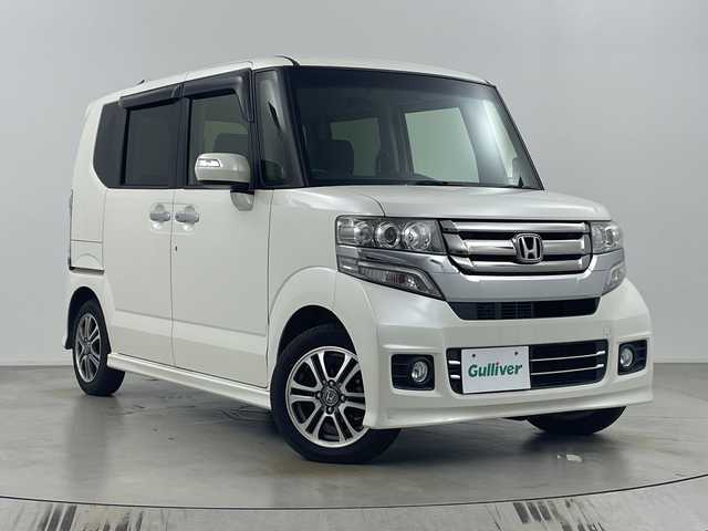 ホンダ Ｎ ＢＯＸ カスタム G Lパッケージ 埼玉県 2016(平28)年 6万km プレミアムホワイトパールⅡ 純正SDナビ/（BT/DVD/CD/AM/FM）/バックカメラ/片側パワースライドドア/前方社外ドラレコ/ビルトインETC/ロールサンシェード/プッシュスタート/純正アルミホイール/純正フロアマット/フロントフォグランプ/キセノンライト/スマートキー