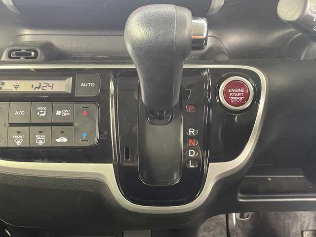 ホンダ Ｎ ＢＯＸ カスタム G Lパッケージ 埼玉県 2016(平28)年 6万km プレミアムホワイトパールⅡ 純正SDナビ/（BT/DVD/CD/AM/FM）/バックカメラ/片側パワースライドドア/前方社外ドラレコ/ビルトインETC/ロールサンシェード/プッシュスタート/純正アルミホイール/純正フロアマット/フロントフォグランプ/キセノンライト/スマートキー