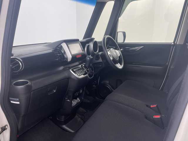 ホンダ Ｎ ＢＯＸ カスタム G Lパッケージ 埼玉県 2016(平28)年 6万km プレミアムホワイトパールⅡ 純正SDナビ/（BT/DVD/CD/AM/FM）/バックカメラ/片側パワースライドドア/前方社外ドラレコ/ビルトインETC/ロールサンシェード/プッシュスタート/純正アルミホイール/純正フロアマット/フロントフォグランプ/キセノンライト/スマートキー