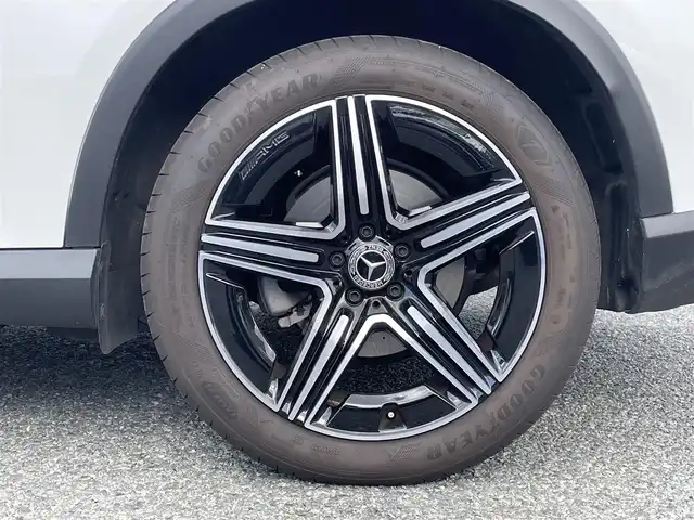 メルセデス・ベンツ Ｍ・ベンツ ＧＬＣ２２０ d 4マチック AMGライン 兵庫県 2023(令5)年 1万km 白 外部検査実施済み/・カラー「オパリスホワイトメタリック」コード885/・OP AMGラインパッケージ//20インチAMGアルミホイール//シートヒーター後席//スポーティエンジンサウンド//スポーツシート//AMGラインインテリア/・OP AMGレザーエクスクルーシブパッケージ//本革シート//ヘッドアップディスプレイ//Burmester 3Dサラウンドサウンドシステム/・OP ドライバーズパッケージ//リアアクスルステアリング//AIRMATICサスペンション/・OP パノラミックスライディングルーフ//MBUX ARナビゲーション//地デジ/BT/USB/Apple Car Play//ワイヤレスチャージング//フットトランクオープナー//ドライブレコーダー360度//ETC//アンビエントライト//DIGITAL LIGHT//アクティブディスタンスアシスト・ディストロニック//アクティブステアリングアシスト//アクティブレーンキーピングアシスト//アクティブレーンチェンジングアシスト//アクティブブレーキアシスト//ブラインドスポットアシスト//PRE-SAFE//パーキングアシスト//パークトロニック//トラフィックサインアシスト//アダプティブハイビームアシスト・プラス
