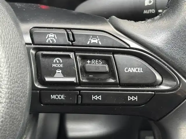 トヨタ シエンタ ハイブリッド Z 茨城県 2022(令4)年 7.6万km スカーレットメタリック 純正メモリナビ/　(AM/FM/Bluetooth/USB)/フルセグ/全方位カメラ/前後ドライブレコーダー/両側パワースライドドア/レーダークルーズコントロール/ビルトインETC/純正フロアマット/純正ドアバイザー/プッシュスタート/7人乗り/オートライト/オートマチックハイビーム/LEDヘッドライト