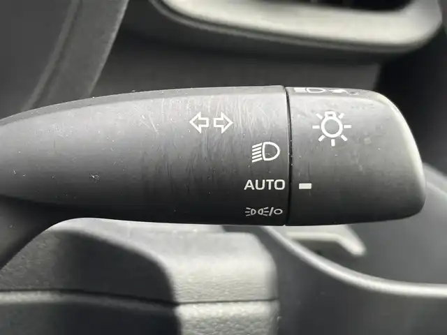 トヨタ シエンタ ハイブリッド Z 茨城県 2022(令4)年 7.6万km スカーレットメタリック 純正メモリナビ/　(AM/FM/Bluetooth/USB)/フルセグ/全方位カメラ/前後ドライブレコーダー/両側パワースライドドア/レーダークルーズコントロール/ビルトインETC/純正フロアマット/純正ドアバイザー/プッシュスタート/7人乗り/オートライト/オートマチックハイビーム/LEDヘッドライト