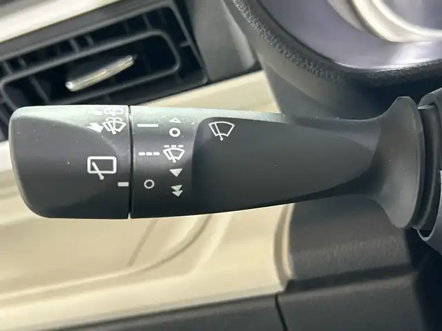 ダイハツ ムーヴ キャンバス ストライプス G 神奈川県 2025(令7)年 0.1千km シャイニングホワイトパール/サンドベージュメタリック 純正ナビ【NSZN-W70D】/AM　FM　フルセグ　DVD　CD　SD　Bluetoorh/全方位カメラ/スマートアシスト/ホッとドリンクホルダー/両側パワースライドドア/オートブレーキホールド/ステアリングリモコン/フロントベンチシート/フロントアームレスト/LEDヘッドライト/LEDフォグランプ/ISOFIX対応