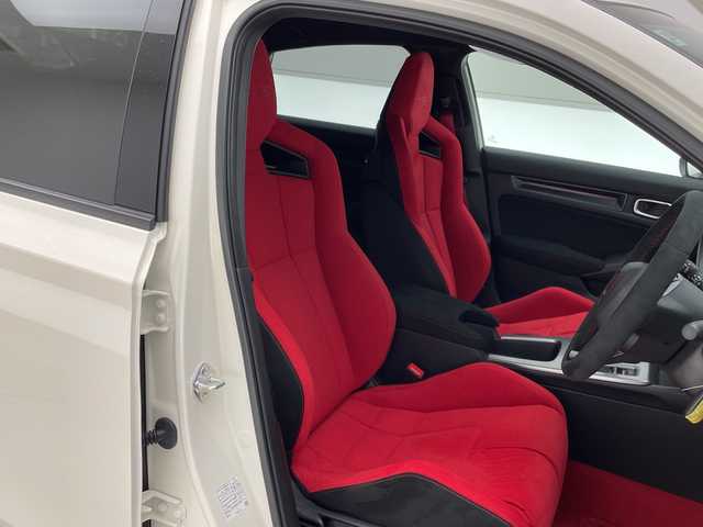 ホンダ シビック タイプR 愛知県 2025(令7)年 0.1千km チャンピオンシップホワイト 登録済未使用車/純正9型ディスプレイオーディオナ/レーダークルーズコントロール/バックカメラ/コーナーセンサー/純正アルミホイール/ETC2.0/ブラインドスポットモニター/LEDヘッドライト/オートマチックハイビーム/キャリパー/衝突軽減システム/フルセグ/Bluetooth/ステアリングスイッチ/スマートキー/プッシュスタート