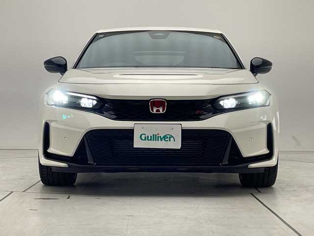 ホンダ シビック タイプR 愛知県 2025(令7)年 0.1千km チャンピオンシップホワイト 登録済未使用車/純正9型ディスプレイオーディオナ/レーダークルーズコントロール/バックカメラ/コーナーセンサー/純正アルミホイール/ETC2.0/ブラインドスポットモニター/LEDヘッドライト/オートマチックハイビーム/キャリパー/衝突軽減システム/フルセグ/Bluetooth/ステアリングスイッチ/スマートキー/プッシュスタート