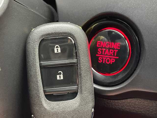 ホンダ シビック タイプR 愛知県 2025(令7)年 0.1千km チャンピオンシップホワイト 登録済未使用車/純正9型ディスプレイオーディオナ/レーダークルーズコントロール/バックカメラ/コーナーセンサー/純正アルミホイール/ETC2.0/ブラインドスポットモニター/LEDヘッドライト/オートマチックハイビーム/キャリパー/衝突軽減システム/フルセグ/Bluetooth/ステアリングスイッチ/スマートキー/プッシュスタート