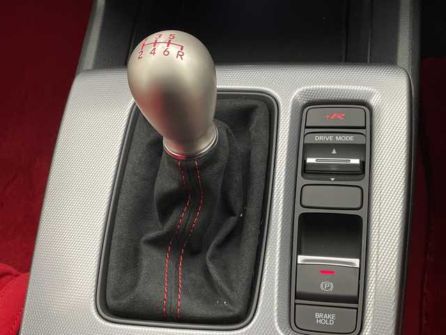 ホンダ シビック タイプR 愛知県 2025(令7)年 0.1千km チャンピオンシップホワイト 登録済未使用車/純正9型ディスプレイオーディオナ/レーダークルーズコントロール/バックカメラ/コーナーセンサー/純正アルミホイール/ETC2.0/ブラインドスポットモニター/LEDヘッドライト/オートマチックハイビーム/キャリパー/衝突軽減システム/フルセグ/Bluetooth/ステアリングスイッチ/スマートキー/プッシュスタート