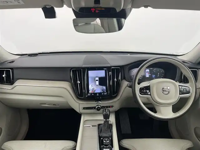 ボルボ ＸＣ６０ D4 AWD インスクリプション 富山県 2018(平30)年 6万km アイボリー 4WD/純正11.2インチナビ/（AM/FM/CD/USB/BT/AppleCarPlay/AndroidAuto）/フルセグTV/アラウンドビューモニター/パノラマルーフ/衝突被害軽減ブレーキ/アダプティブクルーズコントロール/レーンキープアシスト/ブラインドスポットモニター/オートマチックハイビーム/コーナーセンサー前後/電動リアゲート/レザーシート/全席シートヒーター/前席エアシート/前席パワーシート/スマートキー×２/プッシュスタート/純正１９インチAW/社外フロアマット/取扱説明書/保証書