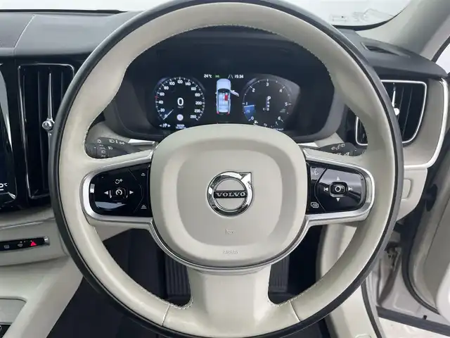 ボルボ ＸＣ６０ D4 AWD インスクリプション 富山県 2018(平30)年 6万km アイボリー 4WD/純正11.2インチナビ/（AM/FM/CD/USB/BT/AppleCarPlay/AndroidAuto）/フルセグTV/アラウンドビューモニター/パノラマルーフ/衝突被害軽減ブレーキ/アダプティブクルーズコントロール/レーンキープアシスト/ブラインドスポットモニター/オートマチックハイビーム/コーナーセンサー前後/電動リアゲート/レザーシート/全席シートヒーター/前席エアシート/前席パワーシート/スマートキー×２/プッシュスタート/純正１９インチAW/社外フロアマット/取扱説明書/保証書