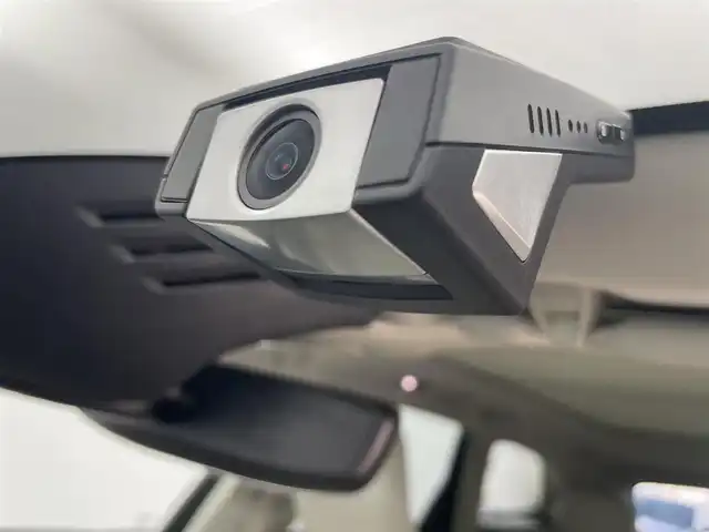 ボルボ ＸＣ６０ D4 AWD インスクリプション 富山県 2018(平30)年 6万km アイボリー 4WD/純正11.2インチナビ/（AM/FM/CD/USB/BT/AppleCarPlay/AndroidAuto）/フルセグTV/アラウンドビューモニター/パノラマルーフ/衝突被害軽減ブレーキ/アダプティブクルーズコントロール/レーンキープアシスト/ブラインドスポットモニター/オートマチックハイビーム/コーナーセンサー前後/電動リアゲート/レザーシート/全席シートヒーター/前席エアシート/前席パワーシート/スマートキー×２/プッシュスタート/純正１９インチAW/社外フロアマット/取扱説明書/保証書