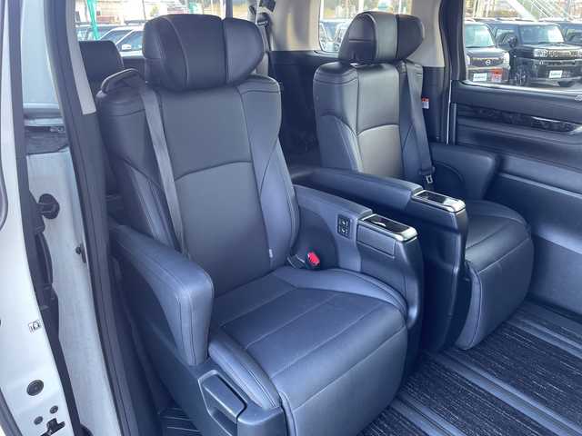 トヨタ アルファード S Cパッケージ 長野県 2022(令4)年 2.5万km ホワイトパールクリスタルシャイン 禁煙車/４WD/モデリスタエアロ（F・S・R）/9インチディスプレイオーディオ/（ナビ機能/CD・DVDデッキ/フルセグTV/Bluetooth）/純正１２インチフリップダウンモニター【V12-R68C】/セーフティセンス/・プリクラッシュセーフティ/・レーントレーシングアシスト/・アダプティブハイビームシステム/・レーダークルーズコントロール/・ロードサインアシスト/・インテリジェントクリアランスソナー/バックカメラ/ビルトインETC2.0/パワーバックドア/両側パワースライドドア/ブラック合皮シート/パワーシート（運転席メモリー機能付）/前席シートヒーター/前席ベンチレーション/ステアリングヒーター/ウッドコンビステアリング/ステアリングスイッチ/３眼LEDヘッドライト/フォグランプ/オートライト/スマートキー/Pスタート/電動格納ミラー/純正１８インチAW/純正フロアマット