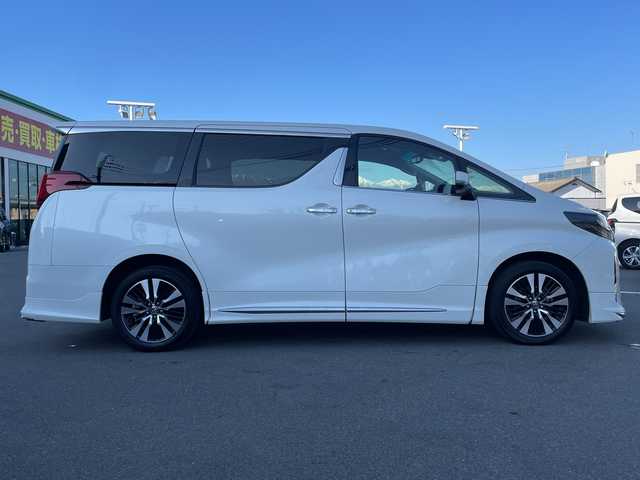 トヨタ アルファード S Cパッケージ 長野県 2022(令4)年 2.5万km ホワイトパールクリスタルシャイン 禁煙車/４WD/モデリスタエアロ（F・S・R）/9インチディスプレイオーディオ/（ナビ機能/CD・DVDデッキ/フルセグTV/Bluetooth）/純正１２インチフリップダウンモニター【V12-R68C】/セーフティセンス/・プリクラッシュセーフティ/・レーントレーシングアシスト/・アダプティブハイビームシステム/・レーダークルーズコントロール/・ロードサインアシスト/・インテリジェントクリアランスソナー/バックカメラ/ビルトインETC2.0/パワーバックドア/両側パワースライドドア/ブラック合皮シート/パワーシート（運転席メモリー機能付）/前席シートヒーター/前席ベンチレーション/ステアリングヒーター/ウッドコンビステアリング/ステアリングスイッチ/３眼LEDヘッドライト/フォグランプ/オートライト/スマートキー/Pスタート/電動格納ミラー/純正１８インチAW/純正フロアマット