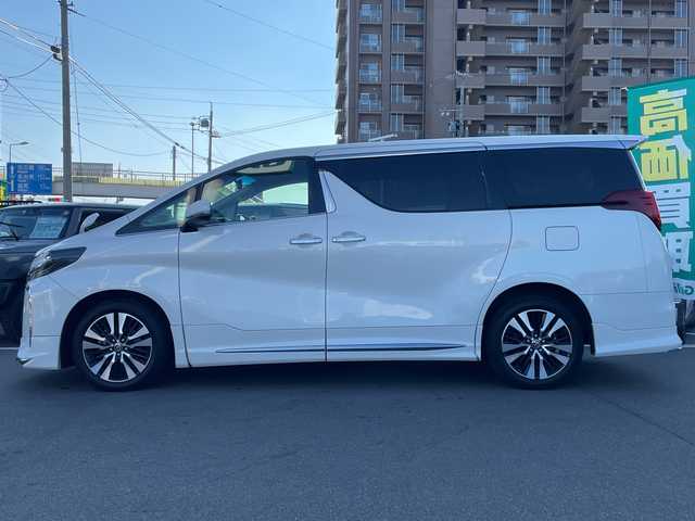 トヨタ アルファード S Cパッケージ 長野県 2022(令4)年 2.5万km ホワイトパールクリスタルシャイン 禁煙車/４WD/モデリスタエアロ（F・S・R）/9インチディスプレイオーディオ/（ナビ機能/CD・DVDデッキ/フルセグTV/Bluetooth）/純正１２インチフリップダウンモニター【V12-R68C】/セーフティセンス/・プリクラッシュセーフティ/・レーントレーシングアシスト/・アダプティブハイビームシステム/・レーダークルーズコントロール/・ロードサインアシスト/・インテリジェントクリアランスソナー/バックカメラ/ビルトインETC2.0/パワーバックドア/両側パワースライドドア/ブラック合皮シート/パワーシート（運転席メモリー機能付）/前席シートヒーター/前席ベンチレーション/ステアリングヒーター/ウッドコンビステアリング/ステアリングスイッチ/３眼LEDヘッドライト/フォグランプ/オートライト/スマートキー/Pスタート/電動格納ミラー/純正１８インチAW/純正フロアマット