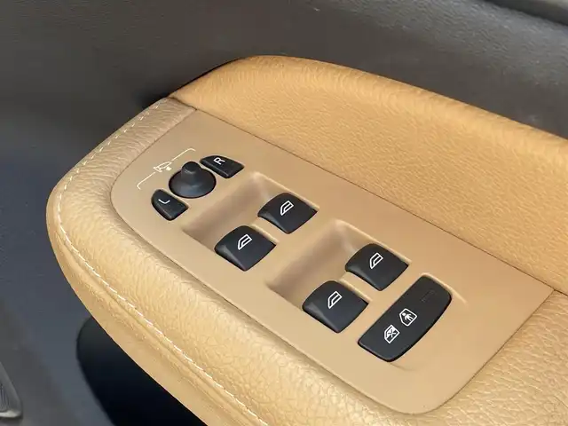 ボルボ Ｖ６０ T5 モメンタム 長野県 2019(令1)年 7.3万km 黒 茶革シート/インテリセーフ/ＡＣＣ/衝突軽減Ｂ/ＬＫＡ/ＢＬＩＳ/パーキングアシスト/純正ナビＴＶ/Ｂカメラ/AppleＣａｒＰｌａｙ/AndroidAuto/パワーシート／ヒーター/パワーバックＤ/スマートキー/純正１７ＡＷ/ＬＥＤヘッドライト