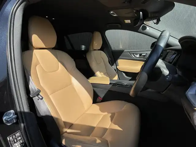 ボルボ Ｖ６０ T5 モメンタム 長野県 2019(令1)年 7.3万km 黒 茶革シート/インテリセーフ/ＡＣＣ/衝突軽減Ｂ/ＬＫＡ/ＢＬＩＳ/パーキングアシスト/純正ナビＴＶ/Ｂカメラ/AppleＣａｒＰｌａｙ/AndroidAuto/パワーシート／ヒーター/パワーバックＤ/スマートキー/純正１７ＡＷ/ＬＥＤヘッドライト