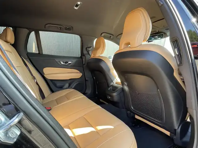 ボルボ Ｖ６０ T5 モメンタム 長野県 2019(令1)年 7.3万km 黒 茶革シート/インテリセーフ/ＡＣＣ/衝突軽減Ｂ/ＬＫＡ/ＢＬＩＳ/パーキングアシスト/純正ナビＴＶ/Ｂカメラ/AppleＣａｒＰｌａｙ/AndroidAuto/パワーシート／ヒーター/パワーバックＤ/スマートキー/純正１７ＡＷ/ＬＥＤヘッドライト