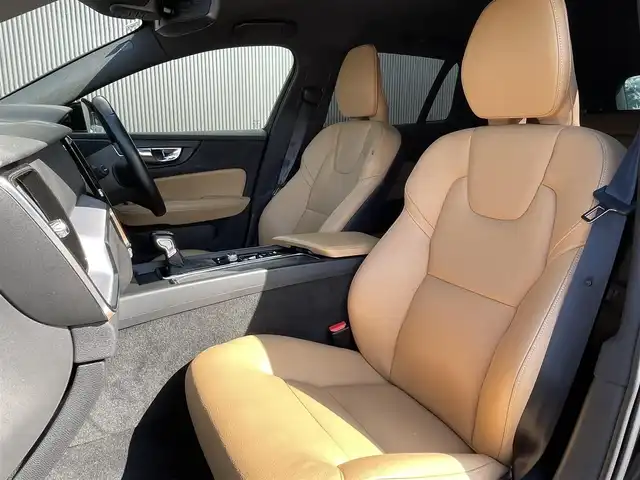 ボルボ Ｖ６０ T5 モメンタム 長野県 2019(令1)年 7.3万km 黒 茶革シート/インテリセーフ/ＡＣＣ/衝突軽減Ｂ/ＬＫＡ/ＢＬＩＳ/パーキングアシスト/純正ナビＴＶ/Ｂカメラ/AppleＣａｒＰｌａｙ/AndroidAuto/パワーシート／ヒーター/パワーバックＤ/スマートキー/純正１７ＡＷ/ＬＥＤヘッドライト