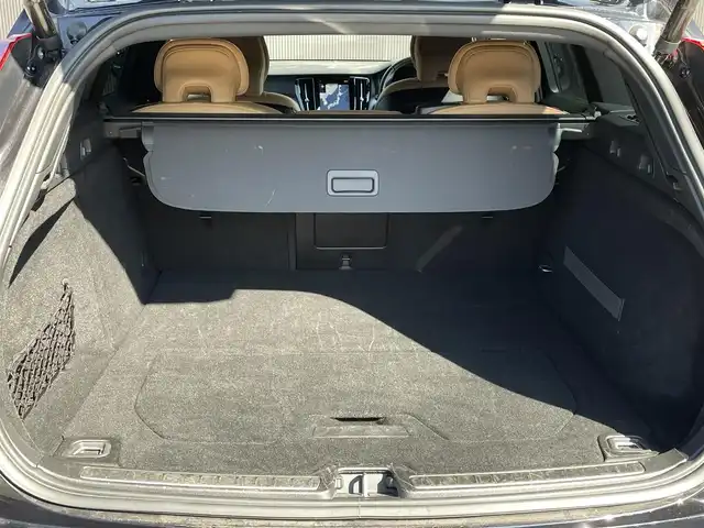 ボルボ Ｖ６０ T5 モメンタム 長野県 2019(令1)年 7.3万km 黒 茶革シート/インテリセーフ/ＡＣＣ/衝突軽減Ｂ/ＬＫＡ/ＢＬＩＳ/パーキングアシスト/純正ナビＴＶ/Ｂカメラ/AppleＣａｒＰｌａｙ/AndroidAuto/パワーシート／ヒーター/パワーバックＤ/スマートキー/純正１７ＡＷ/ＬＥＤヘッドライト