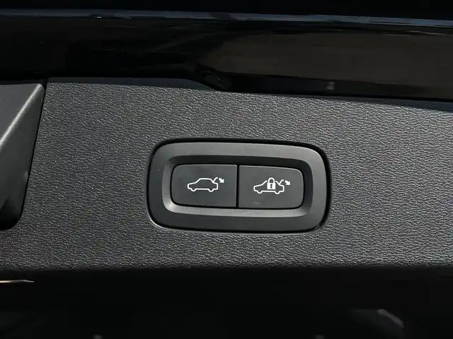 ボルボ Ｖ６０ T5 モメンタム 長野県 2019(令1)年 7.3万km 黒 茶革シート/インテリセーフ/ＡＣＣ/衝突軽減Ｂ/ＬＫＡ/ＢＬＩＳ/パーキングアシスト/純正ナビＴＶ/Ｂカメラ/AppleＣａｒＰｌａｙ/AndroidAuto/パワーシート／ヒーター/パワーバックＤ/スマートキー/純正１７ＡＷ/ＬＥＤヘッドライト