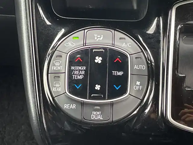 トヨタ ノア Si ダブルバイビーⅢ 千葉県 2021(令3)年 3.3万km ホワイトパールクリスタルシャイン モデリスタエアロ/純正10インチナビ/(フルセグTV/BT/CD/DVD/FM/AM)/バックカメラ/社外デジタルインナーミラー型前後ドラレコ/純正12インチフリップダウンモニター/衝突被害軽減システム/車線逸脱警報/クルーズコントロール/ハーフレザーシート/両側パワースライドドア/横滑り防止装置/ビルトインETC2.0/アイドリングストップ/LEDヘッドライト/フォグランプ/オートライト/ウィンカーミラー/電動格納ミラー/純正16インチAW/シートリフター/プッシュスタート/スマートキー/フロアマット/取扱説明書/保証書