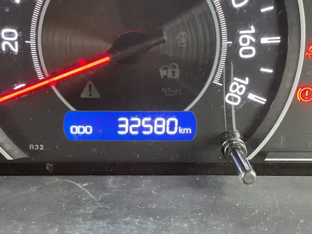 トヨタ ノア Si ダブルバイビーⅢ 千葉県 2021(令3)年 3.3万km ホワイトパールクリスタルシャイン モデリスタエアロ/純正10インチナビ/(フルセグTV/BT/CD/DVD/FM/AM)/バックカメラ/社外デジタルインナーミラー型前後ドラレコ/純正12インチフリップダウンモニター/衝突被害軽減システム/車線逸脱警報/クルーズコントロール/ハーフレザーシート/両側パワースライドドア/横滑り防止装置/ビルトインETC2.0/アイドリングストップ/LEDヘッドライト/フォグランプ/オートライト/ウィンカーミラー/電動格納ミラー/純正16インチAW/シートリフター/プッシュスタート/スマートキー/フロアマット/取扱説明書/保証書