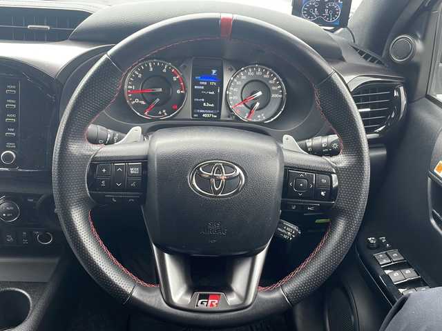 トヨタ ハイラックス Z GRスポーツ 三重県 2022(令4)年 4.1万km スーパーホワイトⅡ 純正ナビ /全周囲カメラ/GRハーフレザーシート /ETC /前後ドライブレコーダー /社外レーダー探知機 /コーナーセンサー /パワーシート /USB給電 /スペアキー /クルーズコントロール /革巻きステアリング/ステアリングスイッチ/LEDヘッドライト /電動格納ミラー/禁煙車