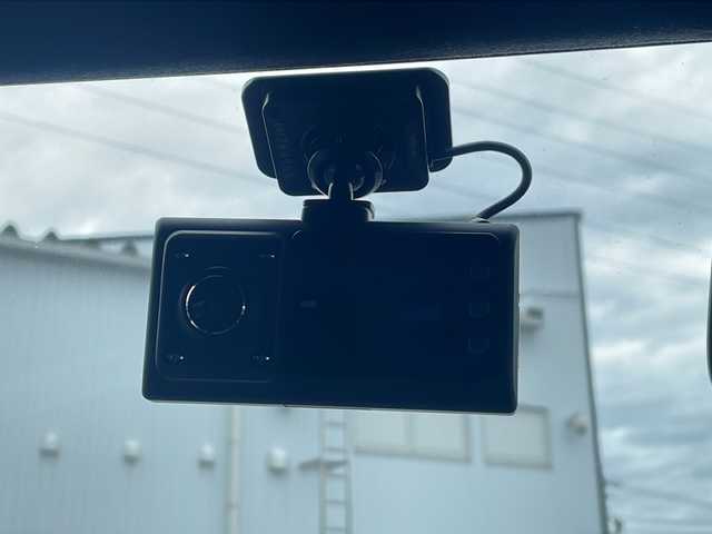 トヨタ ハイラックス Z GRスポーツ 三重県 2022(令4)年 4.1万km スーパーホワイトⅡ 純正ナビ /全周囲カメラ/GRハーフレザーシート /ETC /前後ドライブレコーダー /社外レーダー探知機 /コーナーセンサー /パワーシート /USB給電 /スペアキー /クルーズコントロール /革巻きステアリング/ステアリングスイッチ/LEDヘッドライト /電動格納ミラー/禁煙車