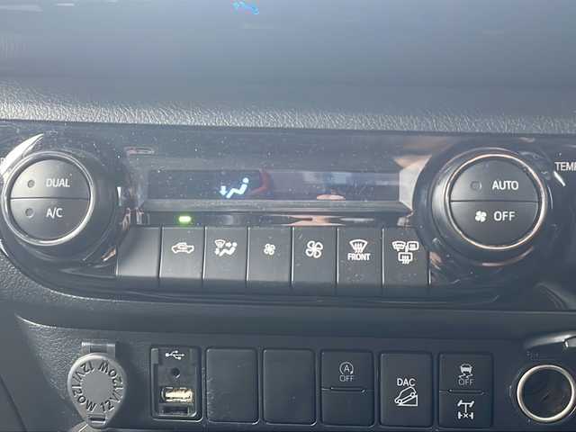 トヨタ ハイラックス Z GRスポーツ 三重県 2022(令4)年 4.1万km スーパーホワイトⅡ 純正ナビ /全周囲カメラ/GRハーフレザーシート /ETC /前後ドライブレコーダー /社外レーダー探知機 /コーナーセンサー /パワーシート /USB給電 /スペアキー /クルーズコントロール /革巻きステアリング/ステアリングスイッチ/LEDヘッドライト /電動格納ミラー/禁煙車