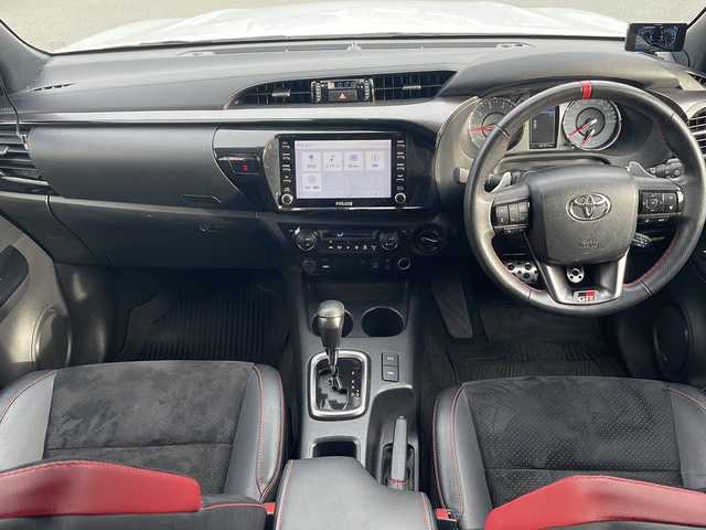 トヨタ ハイラックス Z GRスポーツ 三重県 2022(令4)年 4.1万km スーパーホワイトⅡ 純正ナビ /全周囲カメラ/GRハーフレザーシート /ETC /前後ドライブレコーダー /社外レーダー探知機 /コーナーセンサー /パワーシート /USB給電 /スペアキー /クルーズコントロール /革巻きステアリング/ステアリングスイッチ/LEDヘッドライト /電動格納ミラー/禁煙車