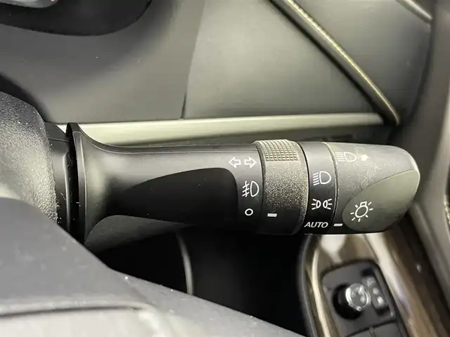 トヨタ ハリアー エレガンス 熊本県 2015(平27)年 8.3万km ホワイトパールクリスタルシャイン ワンオーナー/純正ナビ/　DVD/BD/CD/SD/MSV/BT/USB/AUX/フルセグTV/バックカメラ/JBLサウンド/純正LEDヘッドライト/純正フォグランプ/オートライト/社外20インチアルミホイール（RAYS）/ダウンサス(純正あり)/モデリスタエアロ/社外グリル（純正あり)/ハーフレザーシート/右前席パワーシート/革巻きステアリング/ステアリングスイッチ/横滑り防止/アイドリングストップ/スマートキー×２/ビルトインETC/純正フロアマット/純正ドアバイザー/電動格納ウインカードアミラー(オート機能付き)