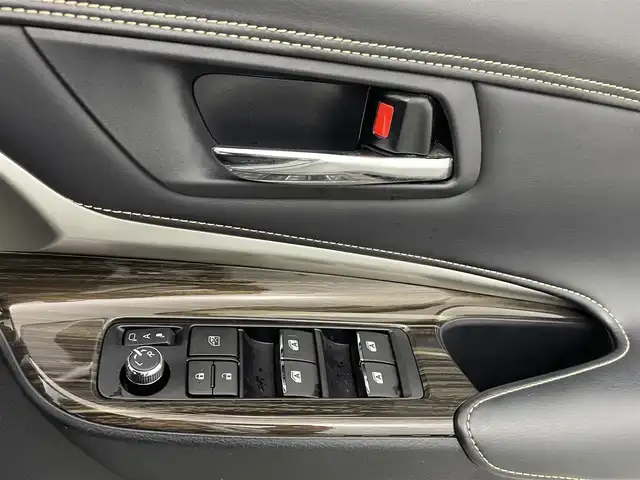 トヨタ ハリアー エレガンス 熊本県 2015(平27)年 8.3万km ホワイトパールクリスタルシャイン ワンオーナー/純正ナビ/　DVD/BD/CD/SD/MSV/BT/USB/AUX/フルセグTV/バックカメラ/JBLサウンド/純正LEDヘッドライト/純正フォグランプ/オートライト/社外20インチアルミホイール（RAYS）/ダウンサス(純正あり)/モデリスタエアロ/社外グリル（純正あり)/ハーフレザーシート/右前席パワーシート/革巻きステアリング/ステアリングスイッチ/横滑り防止/アイドリングストップ/スマートキー×２/ビルトインETC/純正フロアマット/純正ドアバイザー/電動格納ウインカードアミラー(オート機能付き)