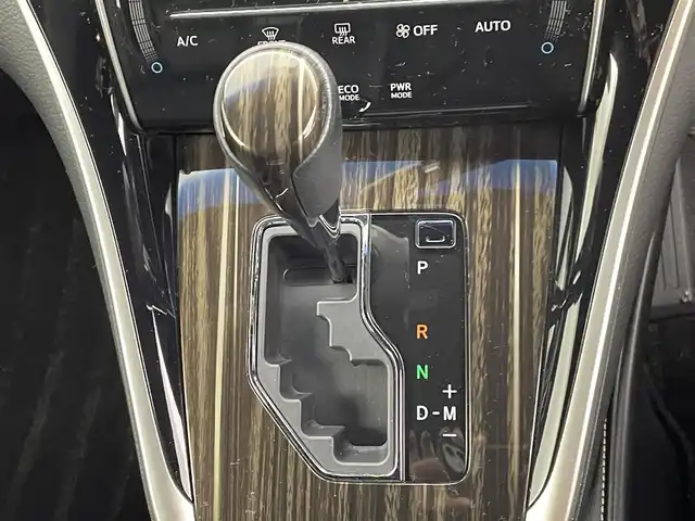 トヨタ ハリアー エレガンス 熊本県 2015(平27)年 8.3万km ホワイトパールクリスタルシャイン ワンオーナー/純正ナビ/　DVD/BD/CD/SD/MSV/BT/USB/AUX/フルセグTV/バックカメラ/JBLサウンド/純正LEDヘッドライト/純正フォグランプ/オートライト/社外20インチアルミホイール（RAYS）/ダウンサス(純正あり)/モデリスタエアロ/社外グリル（純正あり)/ハーフレザーシート/右前席パワーシート/革巻きステアリング/ステアリングスイッチ/横滑り防止/アイドリングストップ/スマートキー×２/ビルトインETC/純正フロアマット/純正ドアバイザー/電動格納ウインカードアミラー(オート機能付き)