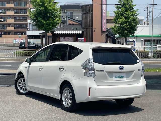 トヨタ プリウス α S チューンブラック 愛知県 2014(平26)年 6.7万km ホワイトパールクリスタルシャイン /禁煙車//純正メモリーナビ(NSZA-X64T)・フルセグTV/Bluetooth・SD・CD・DVD・AM・FMラジオ//ビルトインETC//ドラレコ//USB出力端子(DC5V 3.1A)//バックカメラ//モードスイッチ(EVモード・エコドライブモード・パワーモード)//LEDヘッドライト・オートライト//S-VSC(ステアリングアシステッド・ビークル・スタビリティ・コントロール)//TRC(トラクションコントロール)//車両接近通報装置//ヒルスタートアシスト//コーナーセンサー//プッシュスタート//本革巻ステアリング//ステアリングスイッチ//イモビライザー//フロントフォグランプ//ミラーウィンカー//純正フロアマット//ISOFIX//安全ボディ//スペアキー1本//保証書//取扱説明書・ナビ説明書