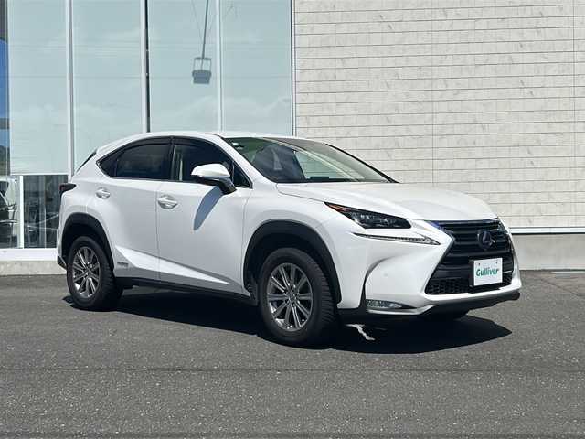 レクサス ＮＸ 300h Iパッケージ 岩手県 2014(平26)年 6.5万km ソニッククォーツ ワンオーナー/純正ナビ *CD/DVD/SD/AUX/USB/BT/ラジオ/フルセグテレビ /全方位モニター/プリクラッシュセーフティ/オートハイビーム/クルーズコントロール/ブラインドスポットモニター/コーナーセンサー /パワーバックドア/ハンドルヒーター/前席シートヒーター/前席パワーシート（D席メモリー機能付き）/AC100V電源/パドルシフト/ステアリングスイッチ/スマートキー（×2）/レザーシート/ETC/純正17inアルミホイール/純正フロアマット/純正トノカバー/LEDヘッドライト/フォグランプ/ドアバイザー