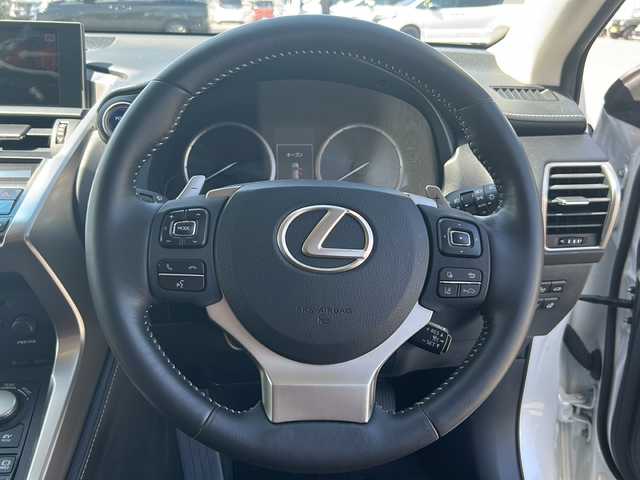 レクサス ＮＸ 300h Iパッケージ 岩手県 2014(平26)年 6.5万km ソニッククォーツ ワンオーナー/純正ナビ *CD/DVD/SD/AUX/USB/BT/ラジオ/フルセグテレビ /全方位モニター/プリクラッシュセーフティ/オートハイビーム/クルーズコントロール/ブラインドスポットモニター/コーナーセンサー /パワーバックドア/ハンドルヒーター/前席シートヒーター/前席パワーシート（D席メモリー機能付き）/AC100V電源/パドルシフト/ステアリングスイッチ/スマートキー（×2）/レザーシート/ETC/純正17inアルミホイール/純正フロアマット/純正トノカバー/LEDヘッドライト/フォグランプ/ドアバイザー