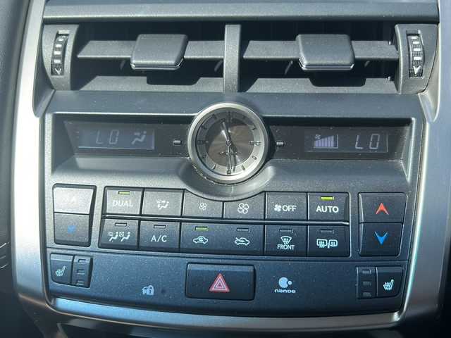 レクサス ＮＸ 300h Iパッケージ 岩手県 2014(平26)年 6.5万km ソニッククォーツ ワンオーナー/純正ナビ *CD/DVD/SD/AUX/USB/BT/ラジオ/フルセグテレビ /全方位モニター/プリクラッシュセーフティ/オートハイビーム/クルーズコントロール/ブラインドスポットモニター/コーナーセンサー /パワーバックドア/ハンドルヒーター/前席シートヒーター/前席パワーシート（D席メモリー機能付き）/AC100V電源/パドルシフト/ステアリングスイッチ/スマートキー（×2）/レザーシート/ETC/純正17inアルミホイール/純正フロアマット/純正トノカバー/LEDヘッドライト/フォグランプ/ドアバイザー