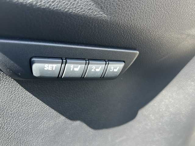 レクサス ＮＸ 300h Iパッケージ 岩手県 2014(平26)年 6.5万km ソニッククォーツ ワンオーナー/純正ナビ *CD/DVD/SD/AUX/USB/BT/ラジオ/フルセグテレビ /全方位モニター/プリクラッシュセーフティ/オートハイビーム/クルーズコントロール/ブラインドスポットモニター/コーナーセンサー /パワーバックドア/ハンドルヒーター/前席シートヒーター/前席パワーシート（D席メモリー機能付き）/AC100V電源/パドルシフト/ステアリングスイッチ/スマートキー（×2）/レザーシート/ETC/純正17inアルミホイール/純正フロアマット/純正トノカバー/LEDヘッドライト/フォグランプ/ドアバイザー