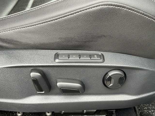 フォルクスワーゲン ゴルフ Ｒ 佐賀県 2018(平30)年 3.9万km ディープブラックパールエフェクト 純正ナビ/黒革シート/バックカメラ/純正１８インチAW/プリクラッシュブレーキ/ACC/ブラインドスポット/レーンアシスト/リアトラフィックアラート/プロアクティブ・オキュパント・プロテクション/パークアシスト/D席パワーシートメモリ機能付き/前席シートヒーター/ETC/スマートキー×２/ドライブレコーダー/パドルシフト/社外レーダー