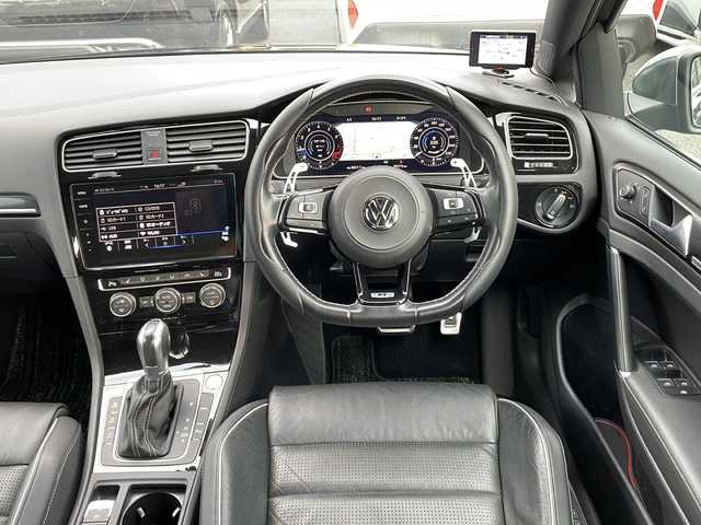 フォルクスワーゲン ゴルフ Ｒ 佐賀県 2018(平30)年 3.9万km ディープブラックパールエフェクト 純正ナビ/黒革シート/バックカメラ/純正１８インチAW/プリクラッシュブレーキ/ACC/ブラインドスポット/レーンアシスト/リアトラフィックアラート/プロアクティブ・オキュパント・プロテクション/パークアシスト/D席パワーシートメモリ機能付き/前席シートヒーター/ETC/スマートキー×２/ドライブレコーダー/パドルシフト/社外レーダー