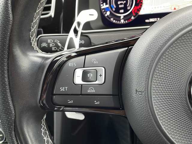 フォルクスワーゲン ゴルフ Ｒ 佐賀県 2018(平30)年 3.9万km ディープブラックパールエフェクト 純正ナビ/黒革シート/バックカメラ/純正１８インチAW/プリクラッシュブレーキ/ACC/ブラインドスポット/レーンアシスト/リアトラフィックアラート/プロアクティブ・オキュパント・プロテクション/パークアシスト/D席パワーシートメモリ機能付き/前席シートヒーター/ETC/スマートキー×２/ドライブレコーダー/パドルシフト/社外レーダー