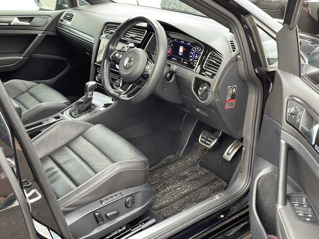 フォルクスワーゲン ゴルフ Ｒ 佐賀県 2018(平30)年 3.9万km ディープブラックパールエフェクト 純正ナビ/黒革シート/バックカメラ/純正１８インチAW/プリクラッシュブレーキ/ACC/ブラインドスポット/レーンアシスト/リアトラフィックアラート/プロアクティブ・オキュパント・プロテクション/パークアシスト/D席パワーシートメモリ機能付き/前席シートヒーター/ETC/スマートキー×２/ドライブレコーダー/パドルシフト/社外レーダー