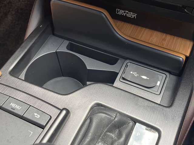 レクサス ＥＳ 300h バージョンL 広島県 2019(令1)年 7.4万km グラファイトブラックガラスフレーク 禁煙/マークレビンソン/レクサスセーフティシステム+/・プリクラッシュセーフティ/・レーンディパーチャーアラート/・レーントレーシングアシスト/・先行車発進告知/・ロードサインアシスト/BSM/クリアランスソナー/ヘッドアップディスプレイ/サンルーフ/デジタルインナーミラー/純正ナビ/・フルセグ/CD/DVD/Blu-ray/BT/・USB/AUX/SD/サウンドトラック/パノラミックビューモニター/ウッドコンビステアリング/ステアリングスイッチ/オートライト/シートヒーター／ベンチレーション/パワーシート/シートメモリー/茶革シート/純正ドライブレコーダー/ＥＴＣ２．０/３眼ＬＥＤヘッドライト/シーケンシャルターンランプ/純正フロアマット/スマートキー/プッシュスタート/スペアキー/OPリアスポイラー/純正18インチアルミホイール