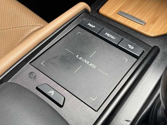 レクサス ＥＳ 300h バージョンL 広島県 2019(令1)年 7.4万km グラファイトブラックガラスフレーク 禁煙/マークレビンソン/レクサスセーフティシステム+/・プリクラッシュセーフティ/・レーンディパーチャーアラート/・レーントレーシングアシスト/・先行車発進告知/・ロードサインアシスト/BSM/クリアランスソナー/ヘッドアップディスプレイ/サンルーフ/デジタルインナーミラー/純正ナビ/・フルセグ/CD/DVD/Blu-ray/BT/・USB/AUX/SD/サウンドトラック/パノラミックビューモニター/ウッドコンビステアリング/ステアリングスイッチ/オートライト/シートヒーター／ベンチレーション/パワーシート/シートメモリー/茶革シート/純正ドライブレコーダー/ＥＴＣ２．０/３眼ＬＥＤヘッドライト/シーケンシャルターンランプ/純正フロアマット/スマートキー/プッシュスタート/スペアキー/OPリアスポイラー/純正18インチアルミホイール