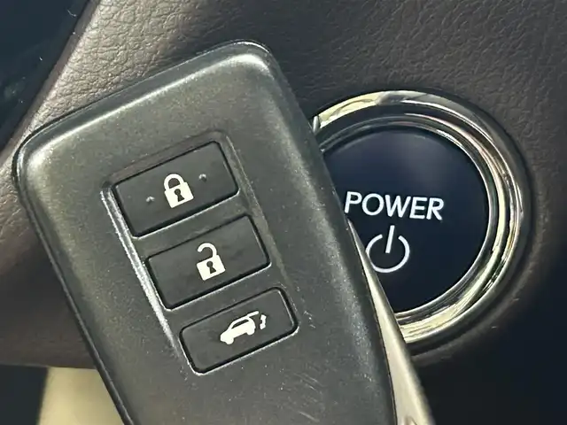 レクサス ＲＸ 450h バージョンL 道央・札幌 2017(平29)年 2.3万km ソニッククォーツ ・４WD/・メーカーナビ/・CD＆DVD＆フルセグTV＆BT/・本革シート/・D+N席シートヒーター＆ベンチレーション/・D+N席パワーシート/・衝突軽減ブレーキ/・ヘッドアップディスプレイ/・レーダークルーズコントロール/・コーナーセンサー/・パワーバックドア/・三眼LEDヘッドライト/・横滑り防止機能/・盗難防止システム/・オートライト/・オートハイビーム/・レーンアシスト/・純正アルミホイール/・純正フロアマット/・ドライブレコーダー前後/・ETC２.０/・スマートキー＆プッシュスタート/・スペア＆カードキー/・純正エンジンスターター