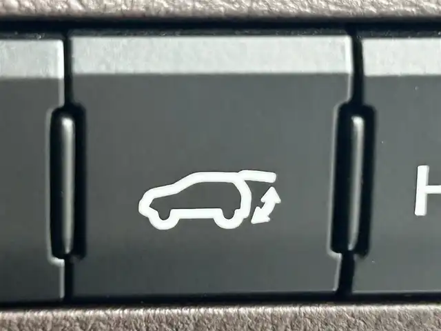 レクサス ＲＸ 450h バージョンL 道央・札幌 2017(平29)年 2.3万km ソニッククォーツ ・４WD/・メーカーナビ/・CD＆DVD＆フルセグTV＆BT/・本革シート/・D+N席シートヒーター＆ベンチレーション/・D+N席パワーシート/・衝突軽減ブレーキ/・ヘッドアップディスプレイ/・レーダークルーズコントロール/・コーナーセンサー/・パワーバックドア/・三眼LEDヘッドライト/・横滑り防止機能/・盗難防止システム/・オートライト/・オートハイビーム/・レーンアシスト/・純正アルミホイール/・純正フロアマット/・ドライブレコーダー前後/・ETC２.０/・スマートキー＆プッシュスタート/・スペア＆カードキー/・純正エンジンスターター