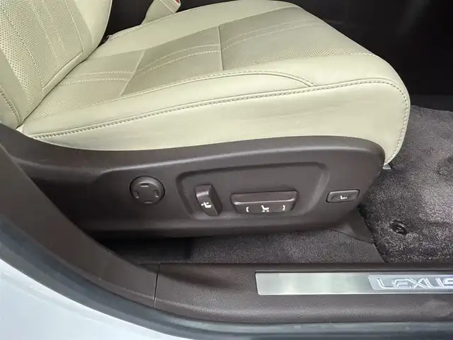 レクサス ＲＸ 450h バージョンL 道央・札幌 2017(平29)年 2.3万km ソニッククォーツ ・４WD/・メーカーナビ/・CD＆DVD＆フルセグTV＆BT/・本革シート/・D+N席シートヒーター＆ベンチレーション/・D+N席パワーシート/・衝突軽減ブレーキ/・ヘッドアップディスプレイ/・レーダークルーズコントロール/・コーナーセンサー/・パワーバックドア/・三眼LEDヘッドライト/・横滑り防止機能/・盗難防止システム/・オートライト/・オートハイビーム/・レーンアシスト/・純正アルミホイール/・純正フロアマット/・ドライブレコーダー前後/・ETC２.０/・スマートキー＆プッシュスタート/・スペア＆カードキー/・純正エンジンスターター