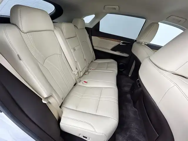 レクサス ＲＸ 450h バージョンL 道央・札幌 2017(平29)年 2.3万km ソニッククォーツ ・４WD/・メーカーナビ/・CD＆DVD＆フルセグTV＆BT/・本革シート/・D+N席シートヒーター＆ベンチレーション/・D+N席パワーシート/・衝突軽減ブレーキ/・ヘッドアップディスプレイ/・レーダークルーズコントロール/・コーナーセンサー/・パワーバックドア/・三眼LEDヘッドライト/・横滑り防止機能/・盗難防止システム/・オートライト/・オートハイビーム/・レーンアシスト/・純正アルミホイール/・純正フロアマット/・ドライブレコーダー前後/・ETC２.０/・スマートキー＆プッシュスタート/・スペア＆カードキー/・純正エンジンスターター